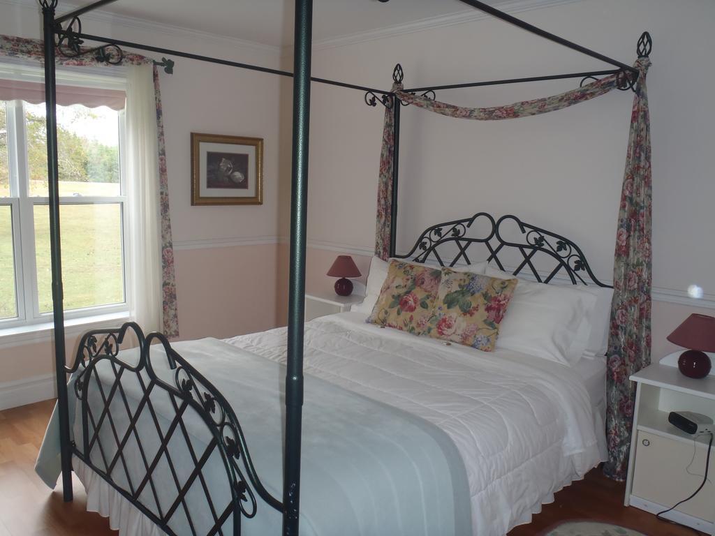 The Parrsboro Mansion Inn Room photo